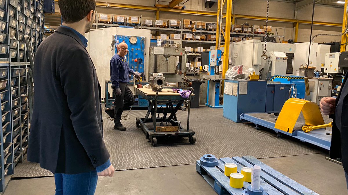 f_lesache's tweet photo. #OnSeBat #COVID19fr
Merci @OlBriere de te battre avec autant d'énergie et de passion, avec le tiers de ton effectif, pour la continuité économique de ton entreprise. Les pompes BROQUET essentielles à l'agroalimentaire 🇨🇵 💪🏻
@medef @La_FIM @uimm @FR_Industrie @usinenouvelle https://t.co/eYFAns6pXm