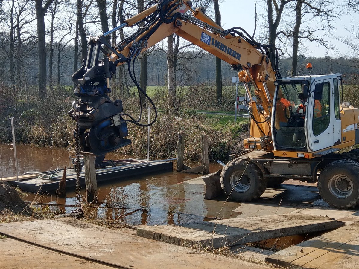 Wij zijn in Ureterp gestart met vervangen fietsbrug nabij De Mersken. <a href="/gemeente/">Gemeente</a> Opsterland. koningsdiep