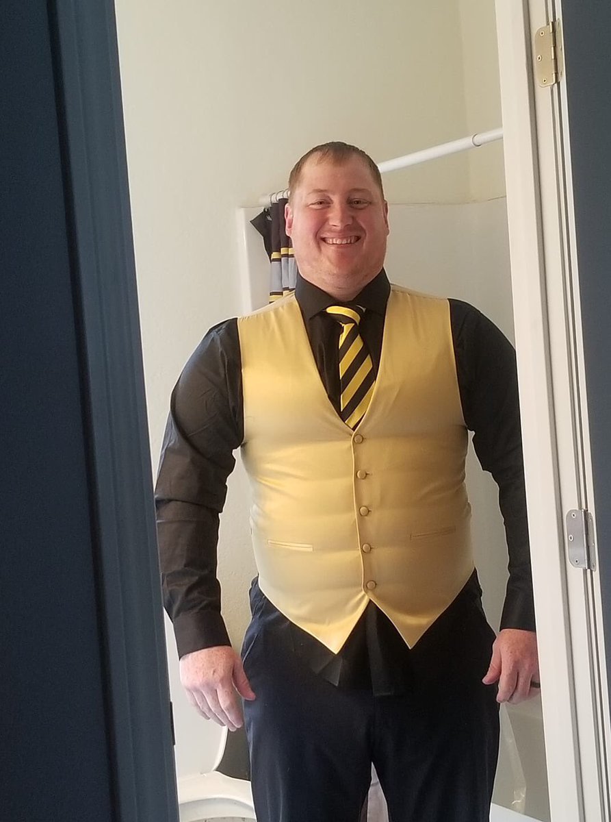 CoachHebertNSD's tweet photo. Today is Wildcats Rule the World day of the #NJHTogetherInSpirit Virtual Spirit Week! Goal was to dress head to toe in Black and Gold! First I tried the vest. Buying stuff online does not always fit correctly, even if it's a 3XL 😂😂🤣🤣 so I settled for the black shirt b/g tie. https://t.co/ly5BUeia0Y