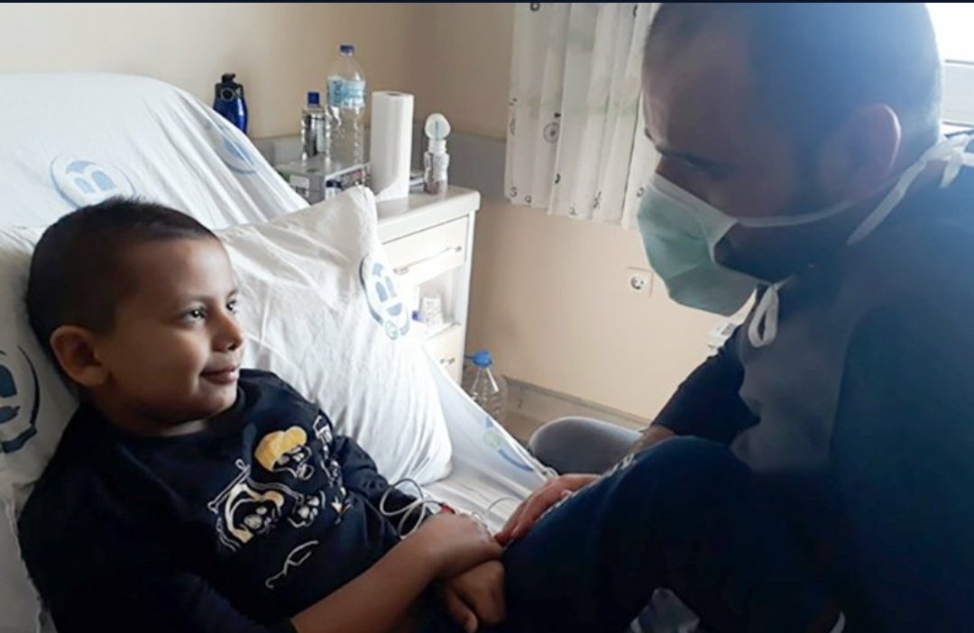 Ahmet gibi binlerce çocuğun hayatını mahvettiniz. Daha fazla aileye zülmetmeden
KoronaTahliyesinde Eşitlik uygulayın.