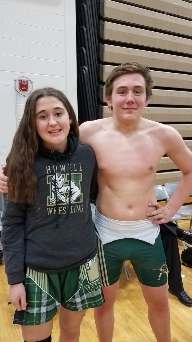 Carrieg2485's tweet photo. I bleed green and gold for these two Highlanders!!!! #hpshomespirit2020 #teamofficertip https://t.co/GG20nc5dWJ