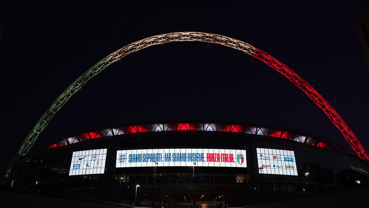 We may not be sharing the pitch tonight @azzurri, but we stand together and united in this difficult time 🏴󠁧󠁢󠁥󠁮󠁧󠁿🇮🇹

#StayHomeSaveLives