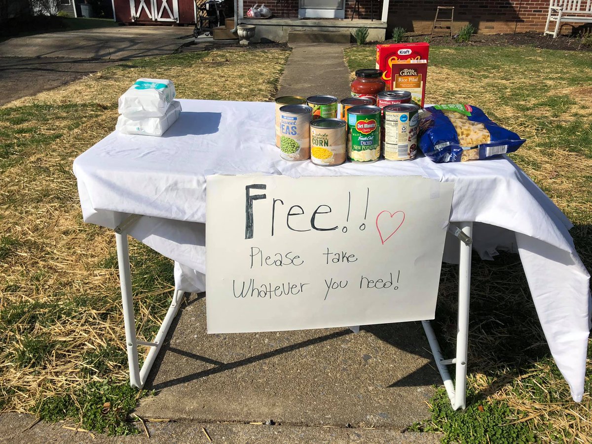Spotted along Second Avenue in Lititz yesterday. Neighbors helping neighbors in a time of need!