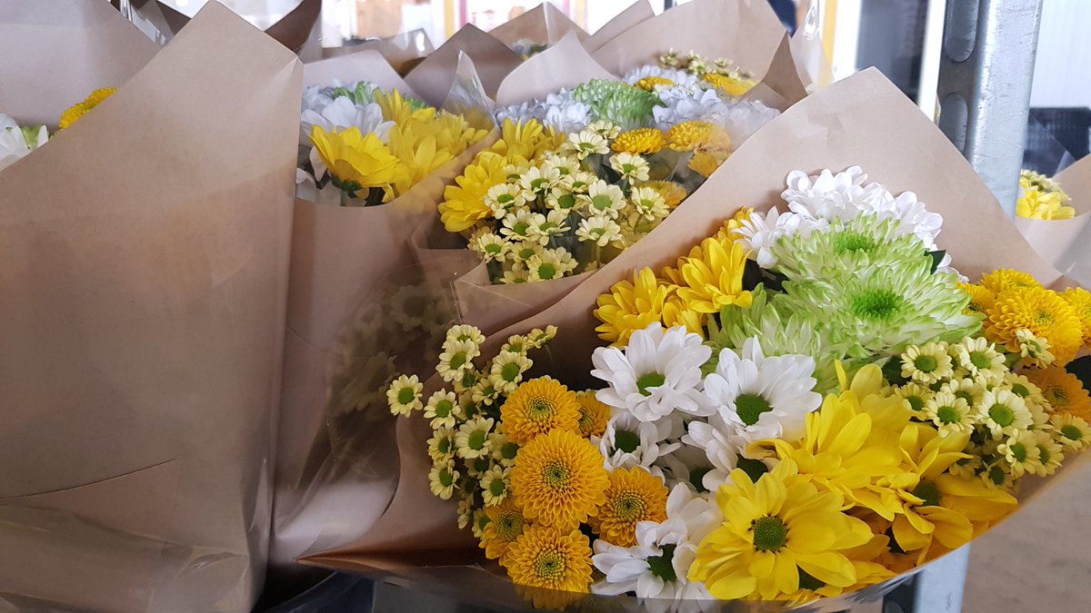 Kiepflower's tweet photo. #Eastertime with naturally chrysanthemums #season #spring
Special design for the #flowerboostchallenge https://t.co/XZ76IBOZlg