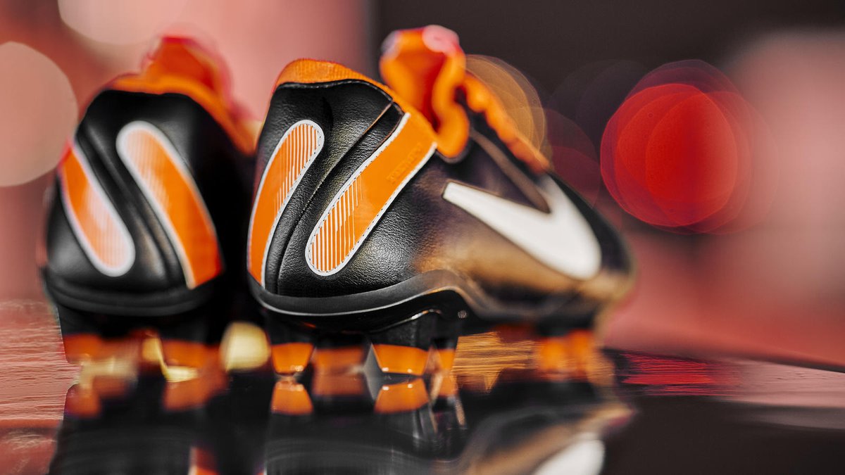 soccerworldmi's tweet photo. 💣💥#FutureFriday Part 4💥💣
The #FutureDNA Tiempo Legend VIII Elite based on the Black/Orange debut colorway of the Nike Tiempo Legend IV from 2011.
-
SoccerWorld is Michigan's exclusive Nike partner selling these LIMTED EDITION boots! Available now at https://t.co/n8iVNIrKOn https://t.co/tibWx5pYgZ