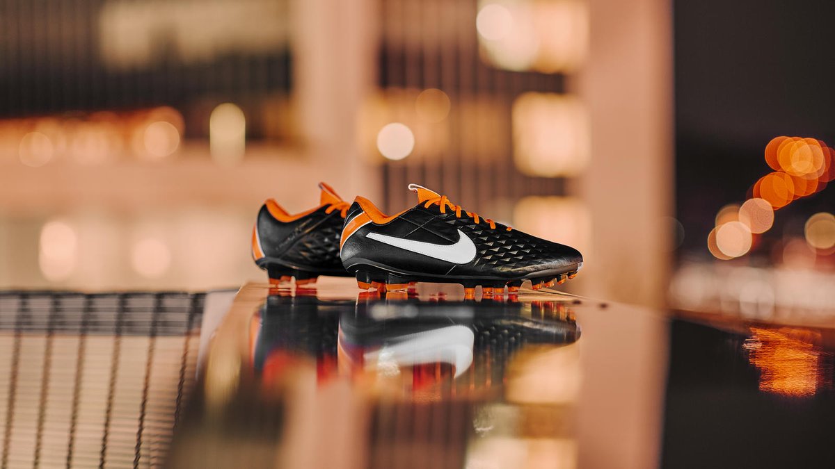soccerworldmi's tweet photo. 💣💥#FutureFriday Part 4💥💣
The #FutureDNA Tiempo Legend VIII Elite based on the Black/Orange debut colorway of the Nike Tiempo Legend IV from 2011.
-
SoccerWorld is Michigan's exclusive Nike partner selling these LIMTED EDITION boots! Available now at https://t.co/n8iVNIrKOn https://t.co/tibWx5pYgZ
