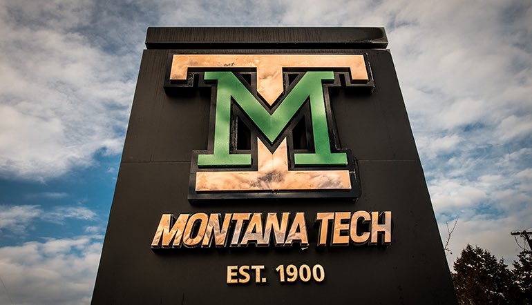 kasidi_walker's tweet photo. After a very hard decision, I am excited to announce that I will be continuing my academic and athletic career at Montana Tech!! Go Diggers!⚒ https://t.co/W48VGIm6tf