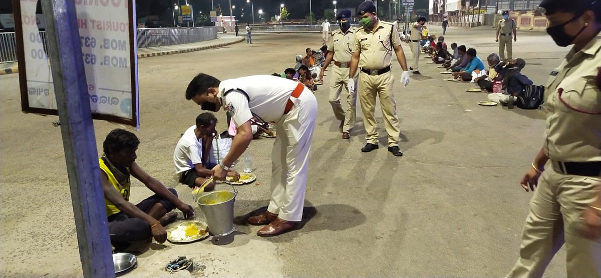 DRM KhurdaRoad (@drmkhurdaroad) on Twitter photo .<a href="/RailMinIndia/">Ministry of Railways</a> #21daylockdown #21DaysChallenge RPF personnel <a href="/rpfecor1/">OFFICIAL ID OF RPF ECoR/BBS</a> <a href="/eastcoastrail/">East Coast Railway</a> organised meals to feed those who can barely manage a meal without their daily wage near #Puri Rly Station with maintaining proper social distancing @drmwat_ecor <a href="/drmsambalpur/">DRMSambalpur</a> .<a href="/RailMinIndia/">Ministry of Railways</a> #21daylockdown #21DaysChallenge RPF personnel <a href="/rpfecor1/">OFFICIAL ID OF RPF ECoR/BBS</a> <a href="/eastcoastrail/">East Coast Railway</a> organised meals to feed those who can barely manage a meal without their daily wage near #Puri Rly Station with maintaining proper social distancing @drmwat_ecor <a href="/drmsambalpur/">DRMSambalpur</a>
