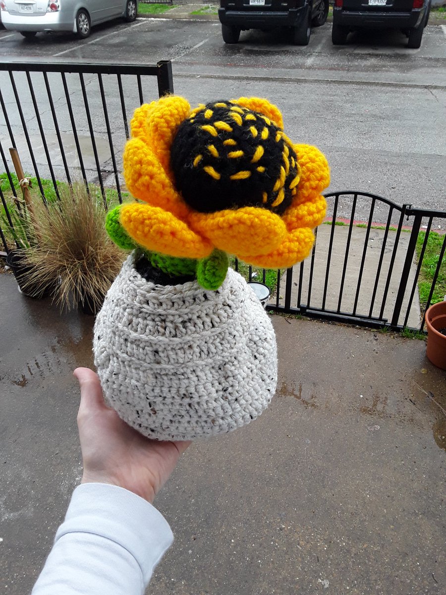 Crochet potted Sunflower Custom order, not for saleDm me to place a custom order!