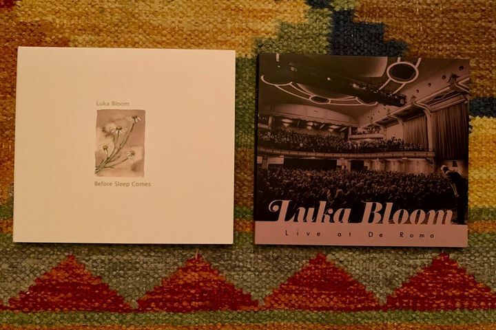 These 2 cds could not be more different from each other. One is a cd of simple lullabies from 2002; the other my latest cd, a live concert cd from De Roma in Antwerp November 2019. Different energy, different time. But they are alike in one significant way. Vulnerability. I…