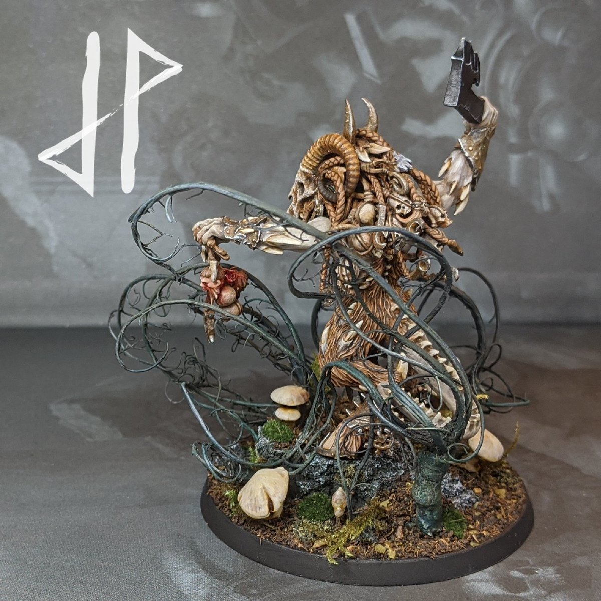 JPMiniatures's tweet photo. Kranek Be'lagor, Daemon Prince of Thorns.
Decided to upgrade Kranek to make him a bit more impressive. As a beastlord he was little underwhelming so here he is in his new "counts as Belakor" form with suitably impressive base.
#beastsofchaos #brayherd #PaintingWarhammer https://t.co/mD5VcEHi4D