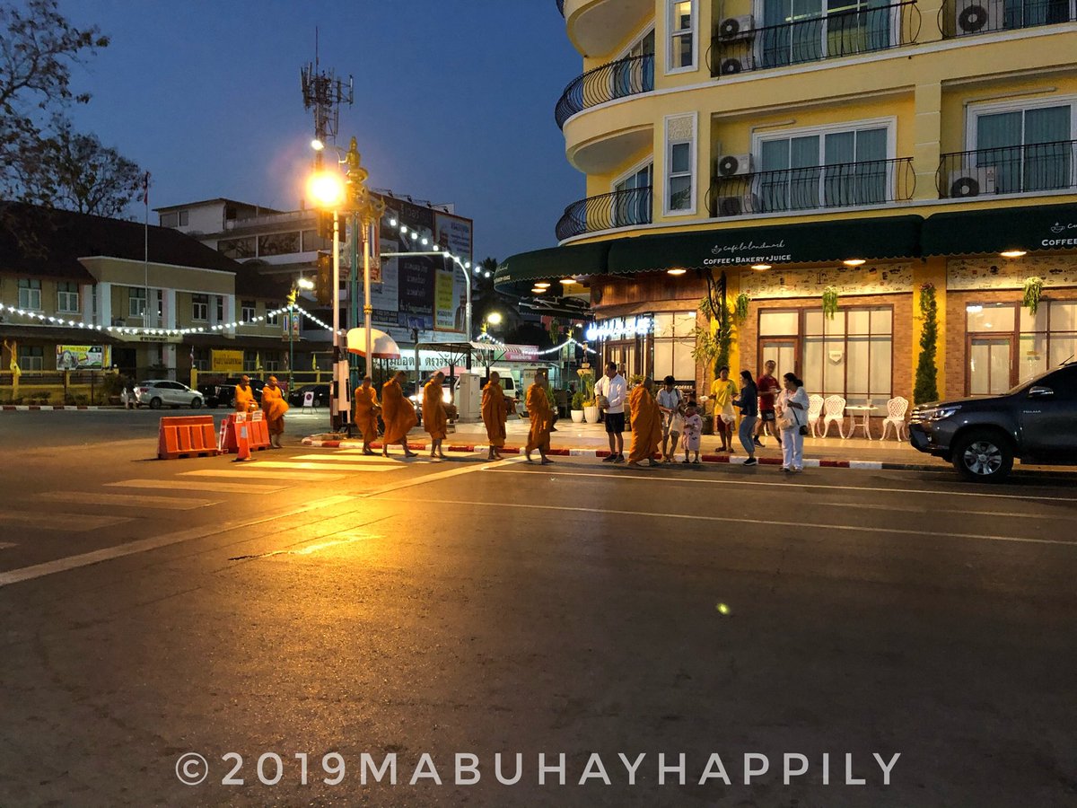 mabuhayhappily's tweet photo. #おはよう
おはようございます
まだ夜明け前の
ナコーンパノム
既に托鉢が始まってました
#NakhonPhanom
#Twilight
#peace
#morning1422
#beforedown
Have a nice weekends 👋
※ 先月撮影したものです https://t.co/yn0kQ5pfLP