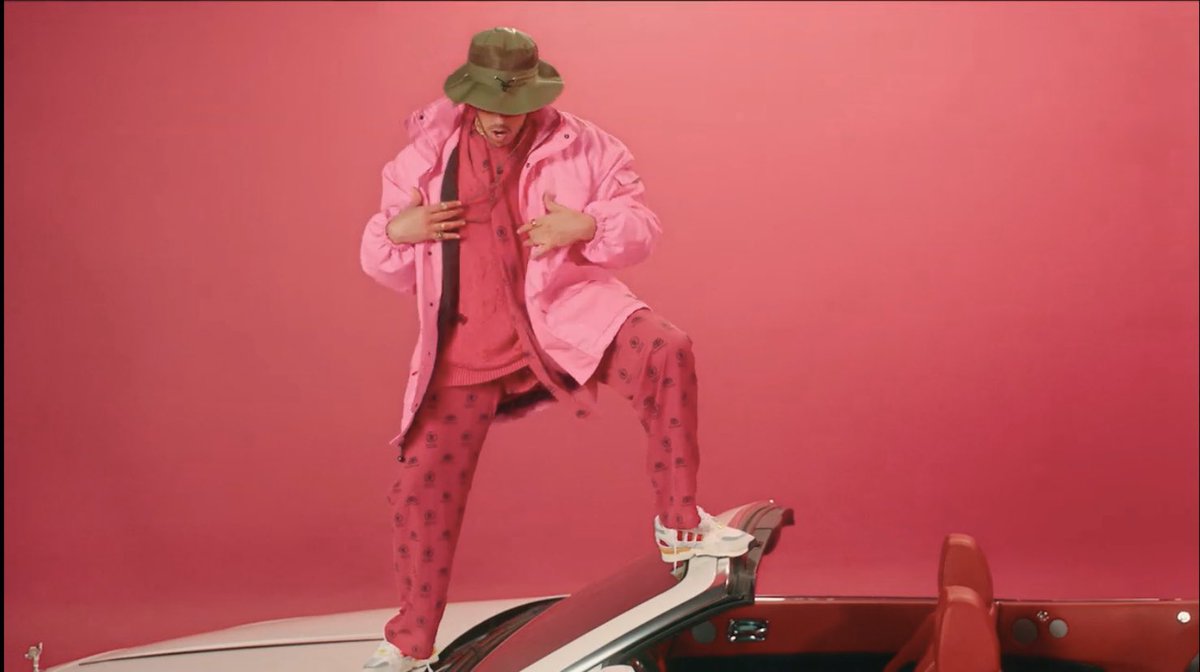 juanevanora_'s tweet photo. Bad Bunny just gave us the biggest serve ever! https://t.co/tQcm8s9yGN