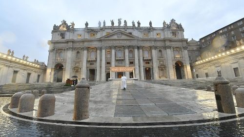 LariLucindo's tweet photo. Que sentimento de pertença e unidade meu Jesus!!! A Igreja católica é linda!
Me senti na praça São Pedro! https://t.co/2fvQFCimjK