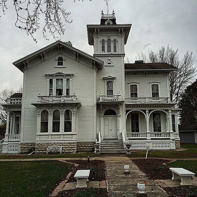 FdlHistory's tweet photo. Ready for a challenge? We want to see your drawing skills! Share your drawing of the Galloway House with us! It can be as simple as pen and paper, or colorful and detailed, either way we want to see them! https://t.co/fimcME9Csq