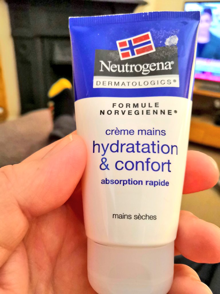 Firesnapper999's tweet photo. I maybe #RuftyTufty, but fcuk! Repeated hand washing &amp; sanitiser causing hand torture, cracking &amp; dry. This @Neutrogena stuff is bliss 🙏👍 And yes, 1500 too early for lounge wear? 🤗 #RuftyTuftySoftie https://t.co/1v715IsQla