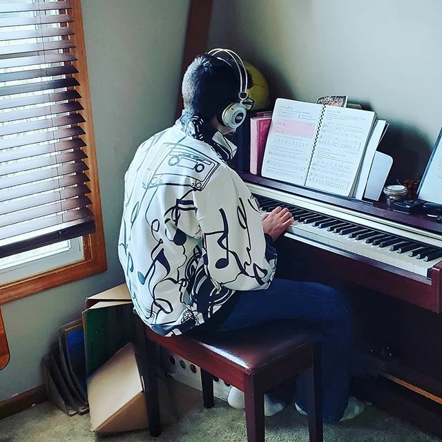 maryblck309's tweet image. Jacob is using some of his free time to learn the piano! #kwoodschallenge #learnthepiano #musicisgoodforthesoul ift.tt/2Ul7JMC