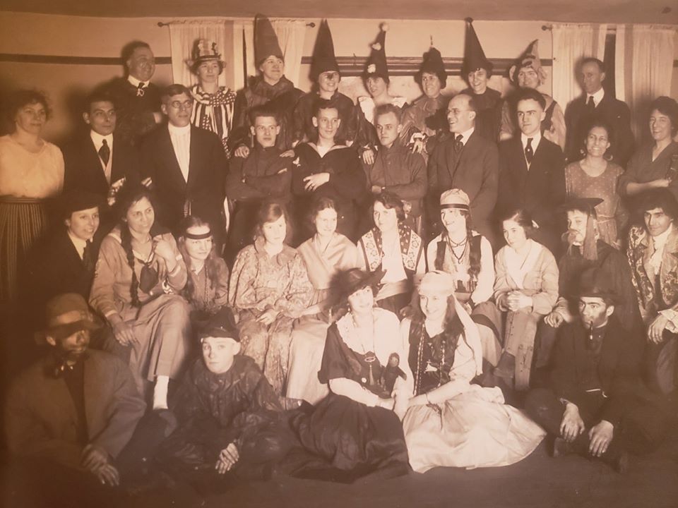 FdlHistory's tweet photo. We need your help to solve a mystery this #ThrowbackThursday! This photo is from a party, possibly in Ripon, and has no details about who is pictured. Let us know if you recognize anyone! https://t.co/TUUJ0x8f58
