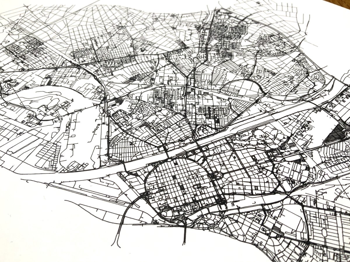 algorigraph's tweet image. I plotted the map of another another city: #Mannheim. After optimising the svg file I managed to bring down the path count from +33.000 to approx. 15.000 without loosing details. Data from #OpenStreetMap #plottertwitter