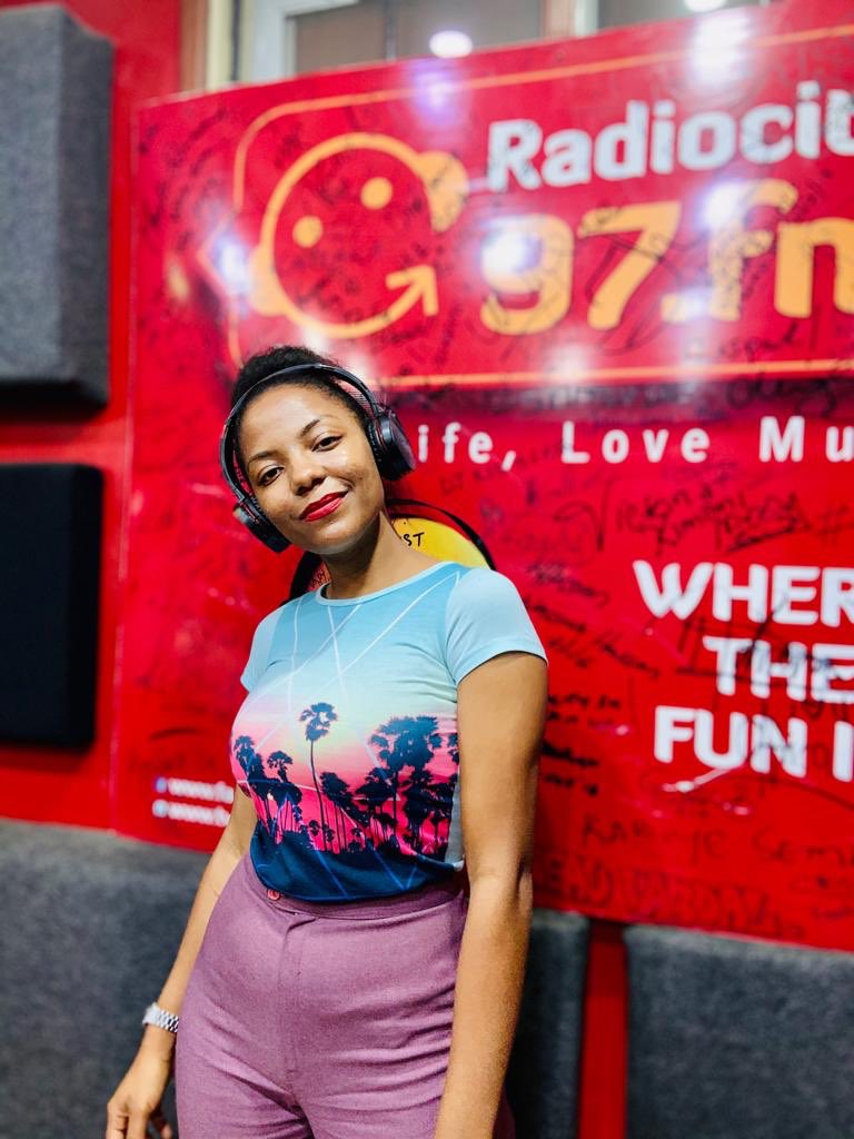 97fmRadiocity's tweet photo. The #FreshHitsFriday #URequest Edition is on.
Reply with your favorite hit song and @PureBuxMuni will play it for you.
π» : 97FM / https://t.co/G6SXaOZaPN https://t.co/CWpzaZGddq