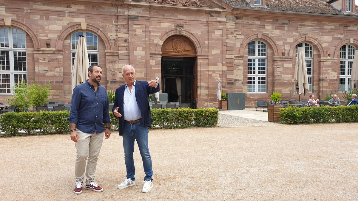 2capsproduction's tweet photo. Ce dimanche 12h55 sera diffusée sur #FR3GrandEst 📺 l'émission inédite #ToucherExcellence🥇😊 l'occasion de revenir en photos sur notre tournage #PourquoiChercherPlusLoin en juillet dernier (!)🎥  #VoltigeHaguenau🛩️ #ForêtHaguenau🌲 #ProfesseurMarescaux👨‍⚕️ #GâteauxAbbaye https://t.co/QnCcINmldA