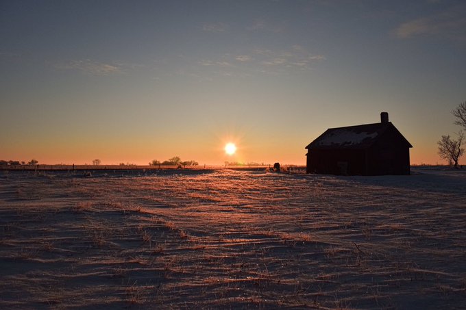 TourismWestman's tweet photo. Light is associated with loveβ€οΈ, beauty, goodness and purity. #Westman is full of light. Send us your #fotofriday πΈ for a chance to be featured! Thank you @dylanbertholet for capturing our light source.
#manitoba #manitobaspring #tourismwestman #travelmanitoba #flattenthecurve https://t.co/AJORnDF2TC