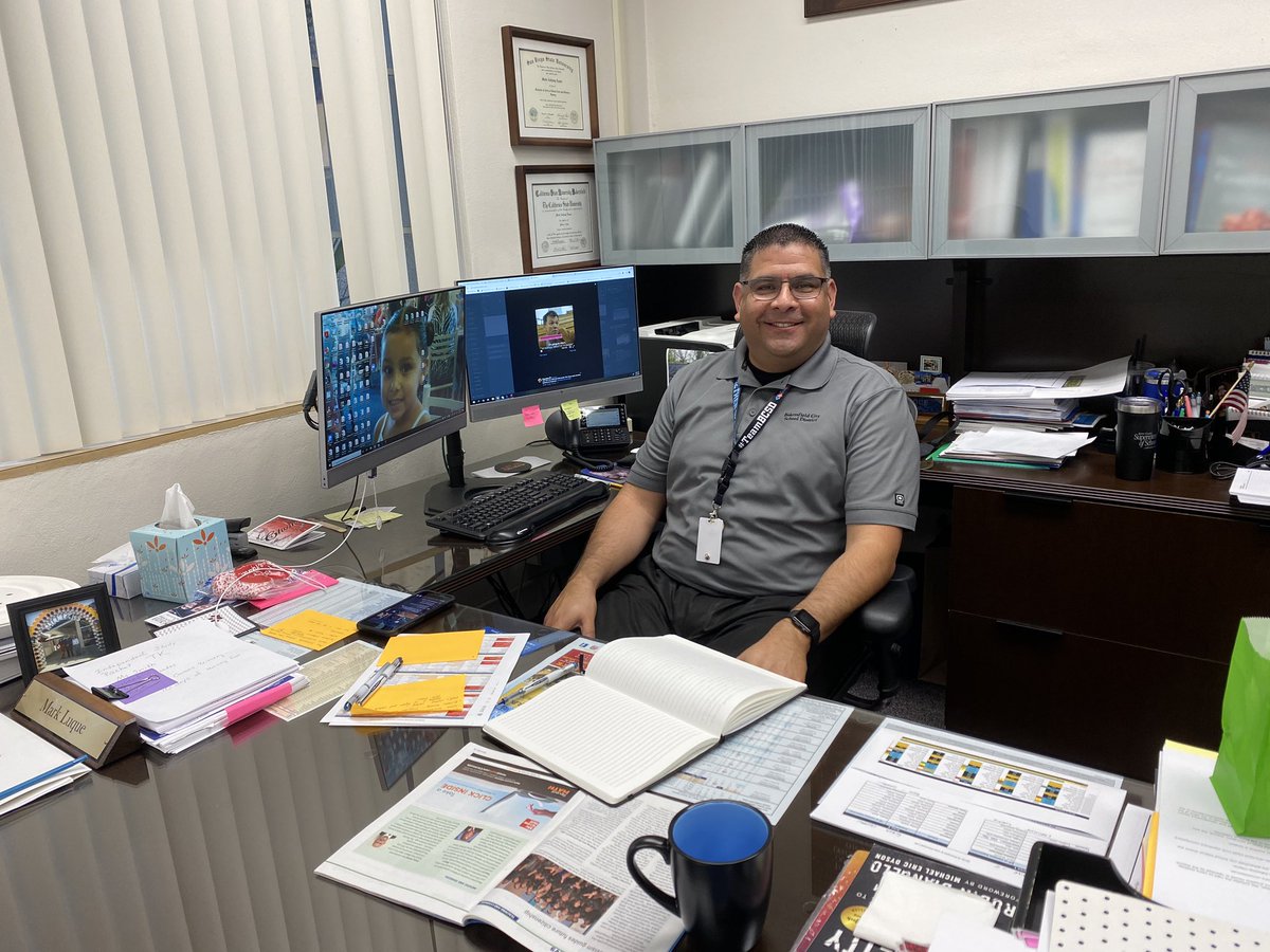 Team_BCSD's tweet photo. We certainly appreciate our BCSD Cabinet!!  We rely on you! Thank you for your leadership! Thank you for your dedication and support!  #ThankYou #TeamBCSD #AppreciationWeek https://t.co/AAOrOEUwY3