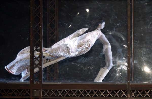 slavichooker's tweet photo. ai tominaga @ alexander mcqueen a/w 2003 ‘scanners’ https://t.co/vuV0Fu23pv