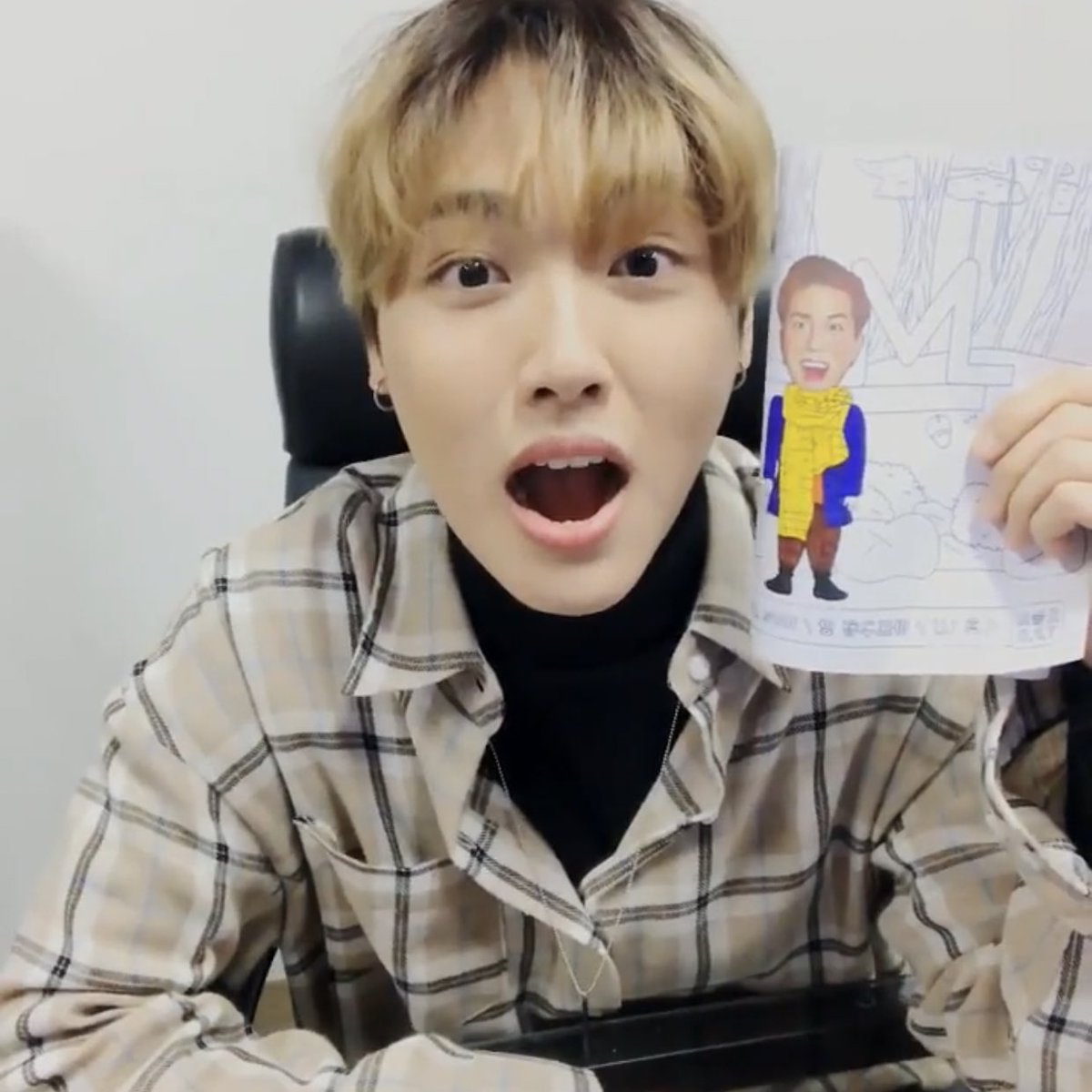 another live another time Xiwoo talked about Mino! He colored drawing of Mino! During the live Winner songs were played and he talked about their comeback He also told us that Monday gonna be a special day because it’s Mino birthday! #24K  #투포케이  #XIWOO  #시우  #MINO  #위너