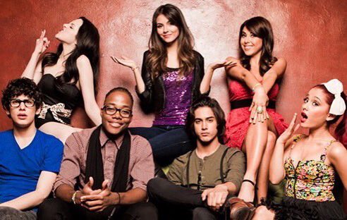 throwbackgillz's tweet photo. Liz Gillies via Instagram 4 years ago today. (March 27th, 2016)
‘What a bunch’a weirdos. Happy 6th Anniversary, Victorious. You’re the best. #6YearsOfVictorious’ https://t.co/hC2IG4eojP