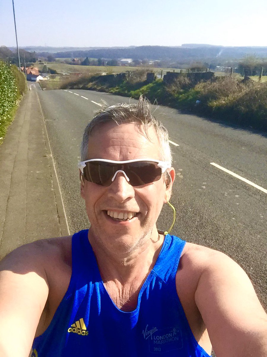 andvic1583's tweet photo. Been out for my once a day exercise, alone and local, this might not be the @runforall #sheffHalf or the @HumberHalf_M mile 9 hill but itβs a hill never the less, the training goes on so I am ready when you are. Until we meet again stay safe,essential travel only. @UKRunChat https://t.co/3nEvixVfoO