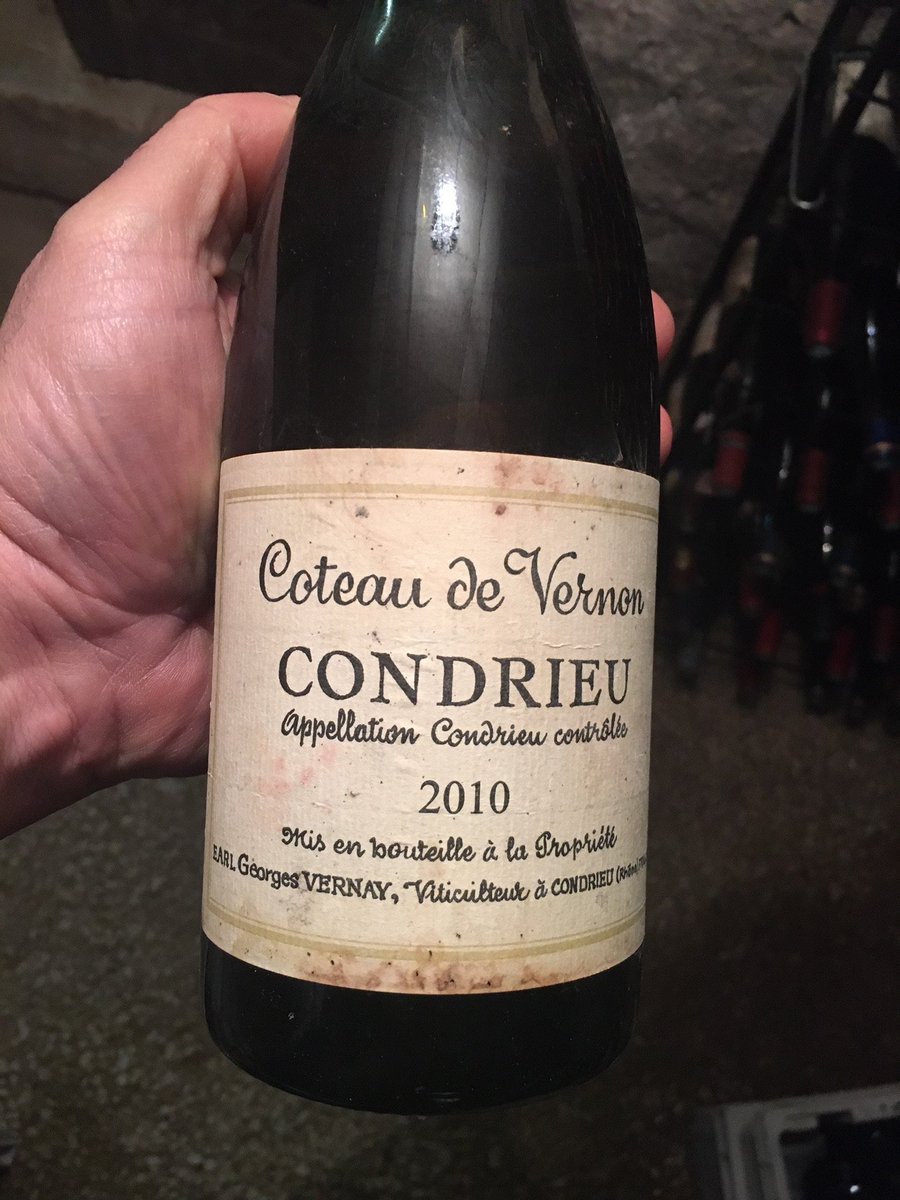 FDurandBazin's tweet photo. 4e accord mets et vin "confinement" avec le Chef Stéphane Duchiron (ORE, groupe @Alain_Ducasse1 ) de chez lui, et moi de chez moi !
Aujourd'hui, sa pintade rôtie au potimarron du Perche avec un condrieu Coteau de Vernon du @DomaineVernay 
Bon appétit https://t.co/E2EUzTsR2B
