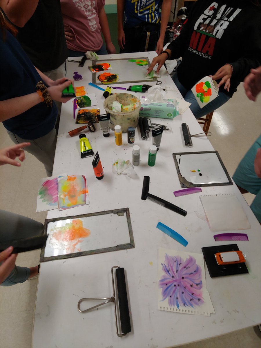 CaptainCoody's tweet photo. First things first, I introduced TAB-Teaching For Artistic Behavior aka Choice Based Art Education 😎.   This Is Your Studio 🎨🖍️🖌️🥰💚. https://t.co/fAVMLJ9k4z