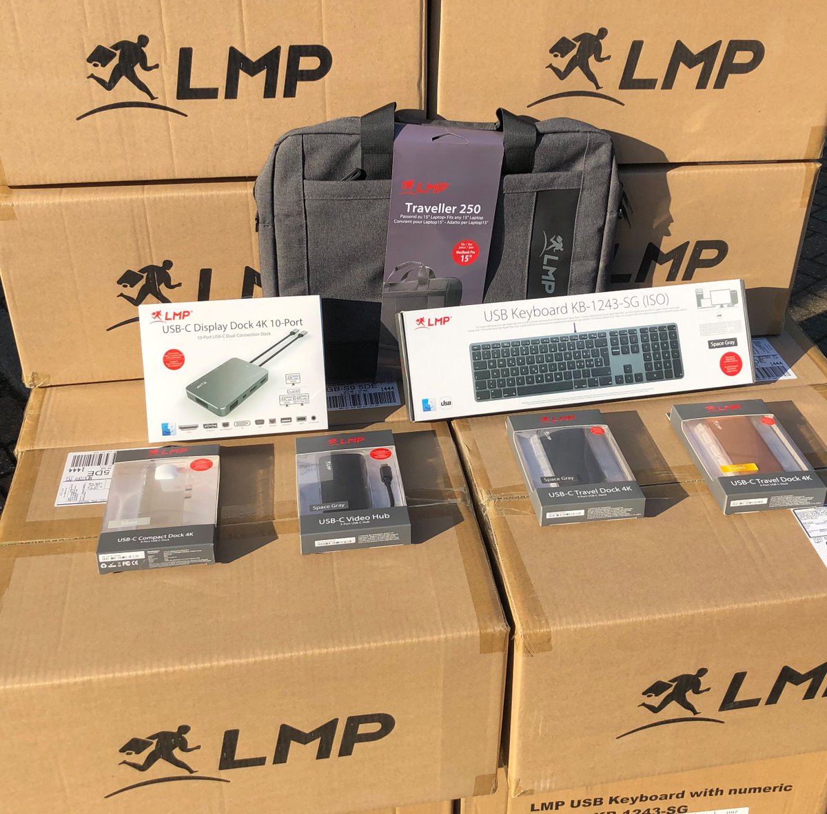 digi_box's tweet photo. Packing up today's LMP delivery in the sunshine, including USB-C docks, video hubs and keyboards #LMPadapters #USBCadapters #remoteworking #StaySafeStayHome https://t.co/H6pIrG4GHt