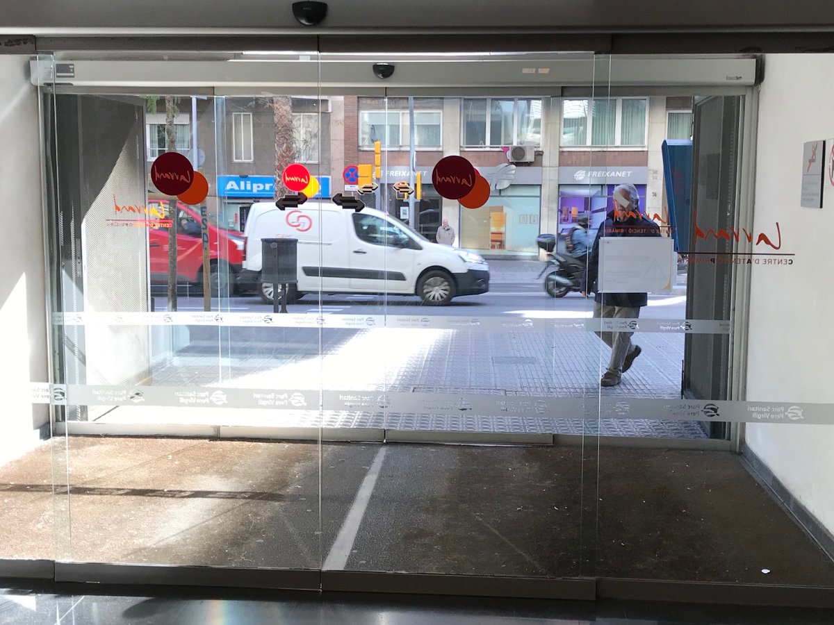 perevirgilicat's tweet photo. 🚗Per facilitar-los la mobilitat durant l'epidèmia per #coronavirus, @AparcamentsBSM ofereix, als professionals de l'#AtencióPrimària que ho sol·licitin, l'ús gratuït dels pàrquings pròxims al #CAPBarceloneta, #CAPVilaOlímpica, #CAPLarrard i #CUAPGràcia. Moltes gràcies!👏#JoActuo https://t.co/N2PgaPfOkP