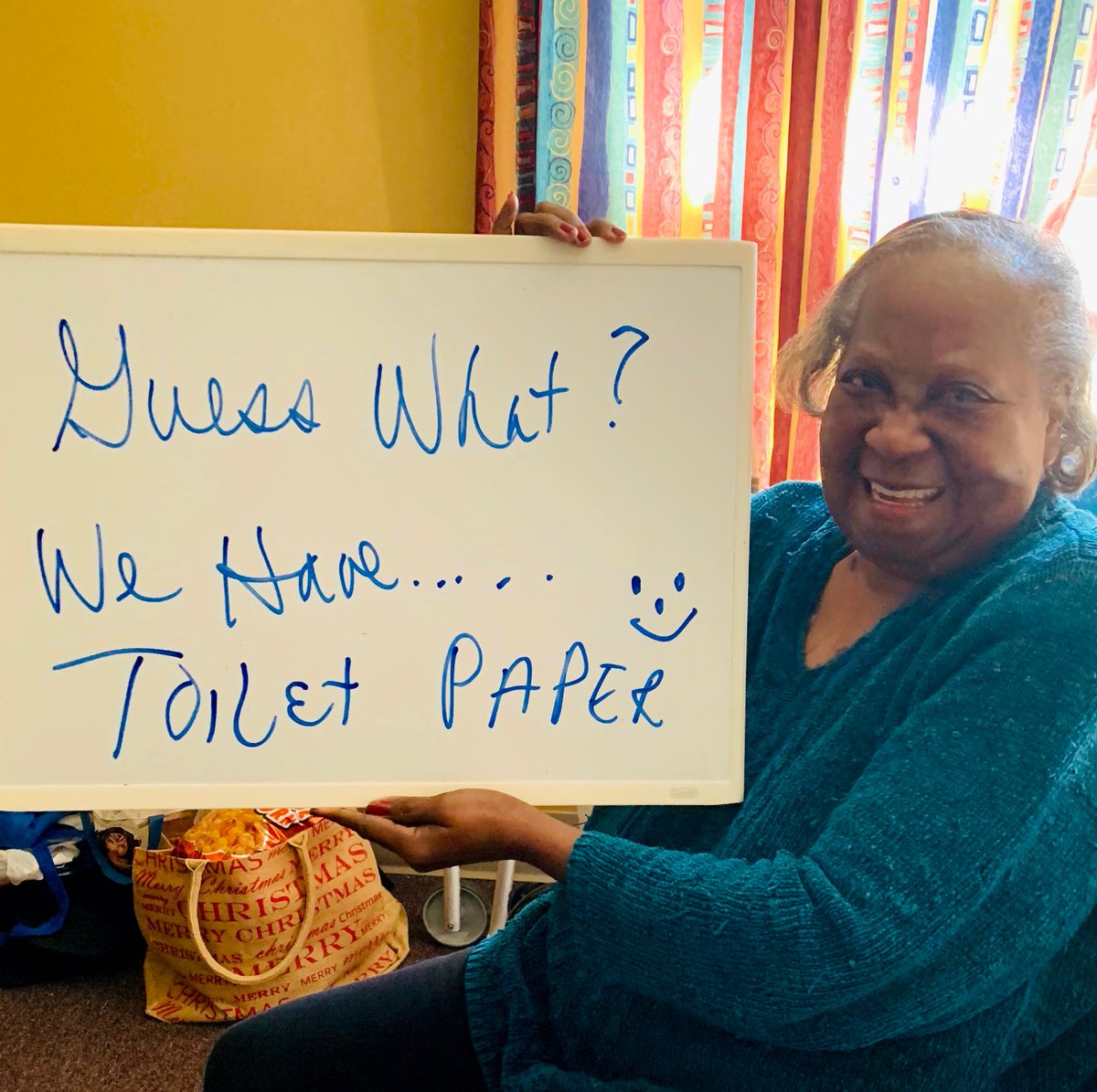 AzriaHealth's tweet photo. At #AzriaHealthMontclair, we made these signs with messages for our friends and family!
#AzriaHealth #Message #Friends #Family #LovedOnes #SocialDistancing #HelloSigns https://t.co/TeIIwdkDZ1