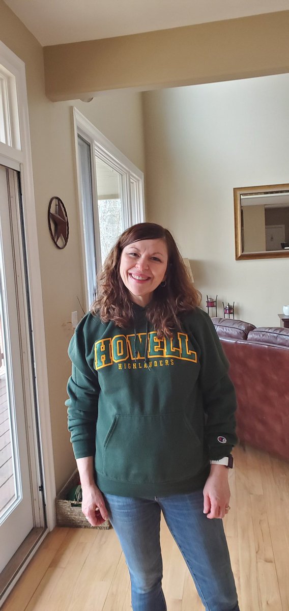 GinaMetra's tweet photo. 💚Go Howell💛
#teamofficertip
#hpshomespirit2020 https://t.co/YVQKmpWUwa