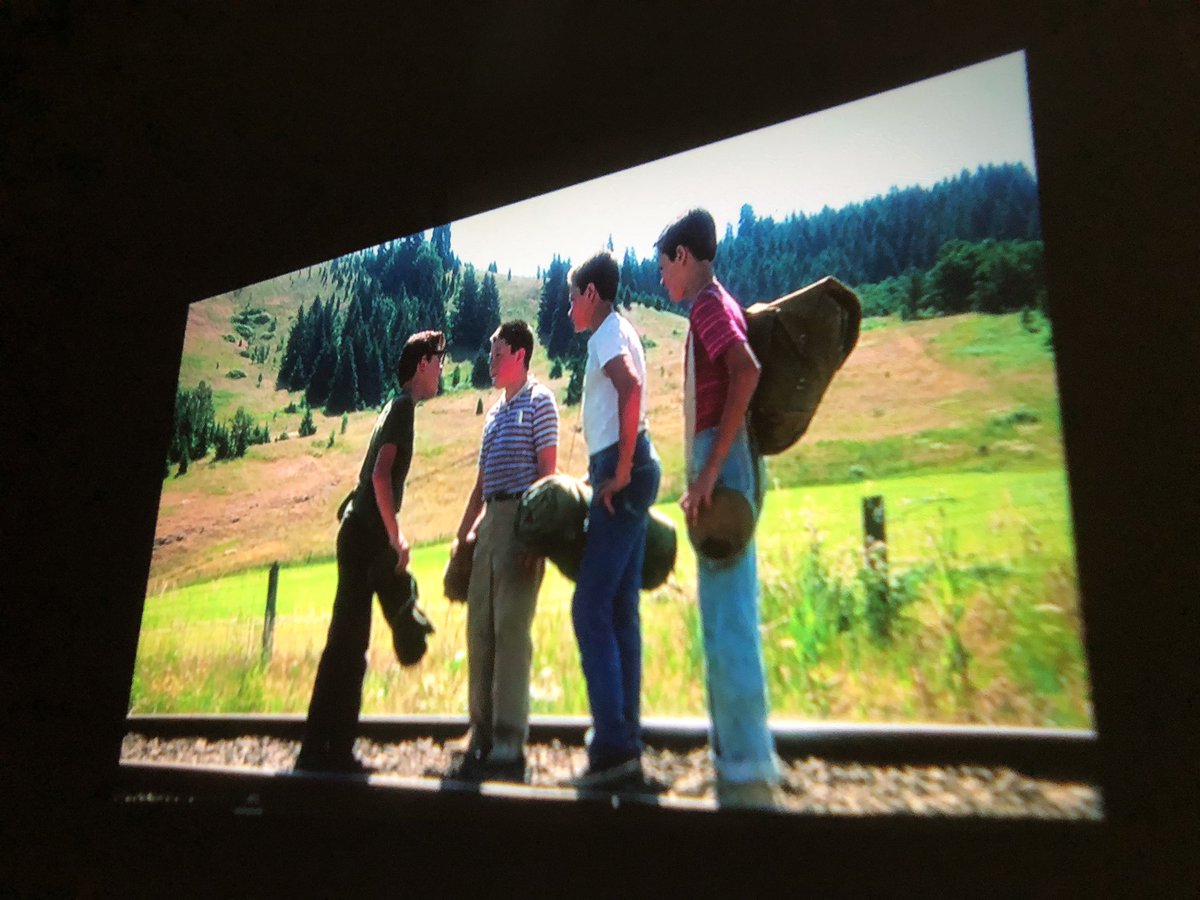 魔女っこれい On Twitter 角煮 美味しく出来た 中国醤油を使うと色が濃いのに味は丁度いい角煮に仕上がる そら豆 青とうがらしもろみ胡瓜 キャンプ場で大きな白い布に映画を映して観るのが夢だったので観てる 部屋の壁だけど