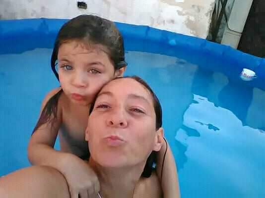 desaparecidaorg's tweet photo. Cristina Iglesias está desaparecida en Monte Chingolo, (Lanús Este) provincia de Buenos Aires. Se la vio por última vez el 25/3 con su hijita Ada (7 años). La familia está desesperada!!, piden por favor difundir, y si tienen información avisar urgente ☎ 911 https://t.co/IY0hTkRIlG
