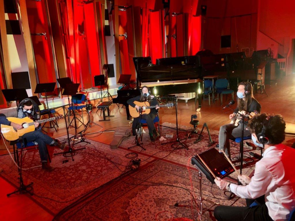 Operacija Koncert doma Radia Slovenija #ostanidoma na <a href="/radioPrvi/">Prvi program Radia Slovenija</a> <a href="/Val202/">Val 202</a> <a href="/programArs/">Program Ars</a> <a href="/RadioKoper/">Radio Koper</a> <a href="/RadioMaribor/">Radio Maribor</a> @radioSI  se začenja. Tu smo, z vami, na varni razdalji!