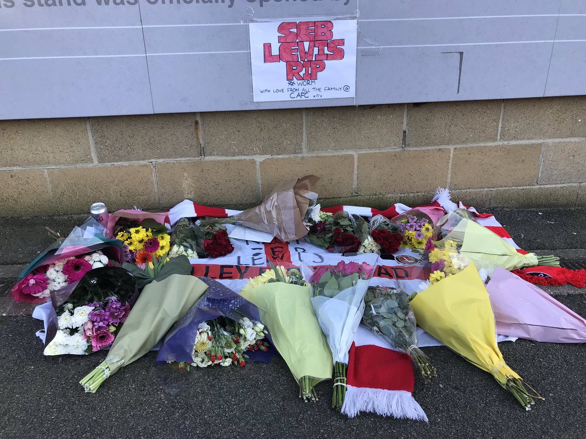 MaryonWilsonSE7's tweet photo. Tributes to Charlton supefan Seb Lewis outside The Valley today. #cafc #se7 #stayathomeforseb https://t.co/FMOFBNi4i7