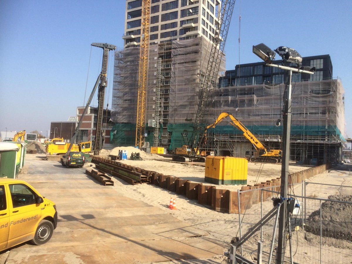 Damwand's tweet photo. Aan het werk in Amsterdam Noord voor Bouwcombinatie Pontkade. We maken een bouwkuip die deels trillingsvrij en deels trillingsarm wordt aangebracht. #Sterk #InnoverendFunderend! #Damwand #Trillingsvrij #Hoogfrequent #trillingsarm #constructiewerk https://t.co/BdBCmUslRW