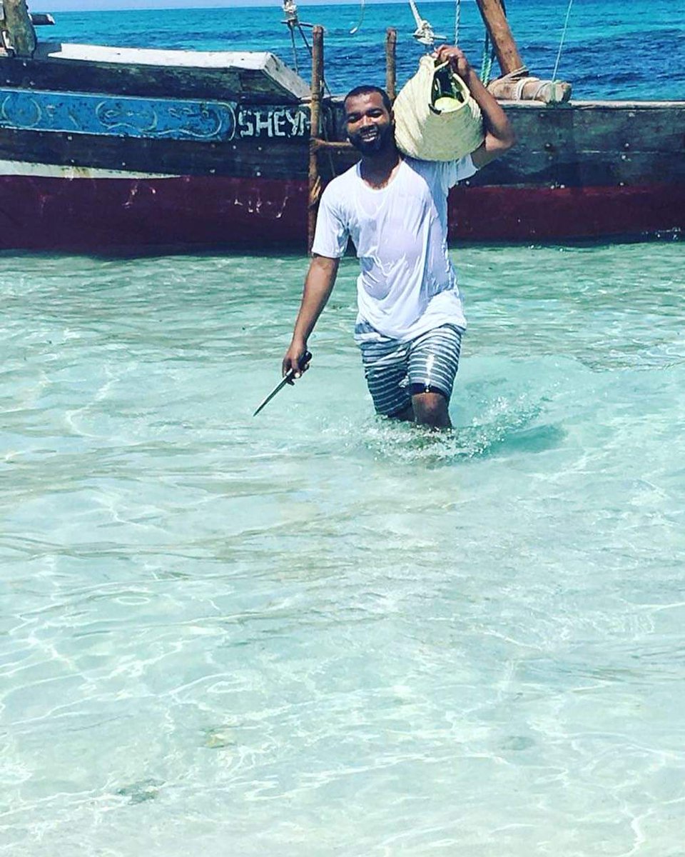 ShemlaniMdongea's tweet photo. “Huku kwetu kuna nyama jina lake dangayayo, Maji ya futi na nyayo ndio maji yapitayo, Maji yapitayo Meli ndio maji yapwewayo”
#BeautifulZanzibar
#BlueSafari
#SafinaToursAndSafarisTtd https://t.co/12qL6poKjt