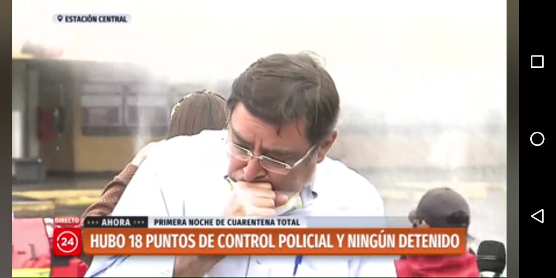 tephi's tweet photo. Con este weón a cargo de la RM estamos cagados... ni la mascarilla usa bien (sin mencionar tocarse la cara o toser en la mano) #renunciaguevara #piteatelocoronavirus #wearedoomed https://t.co/CCwEmtemxr