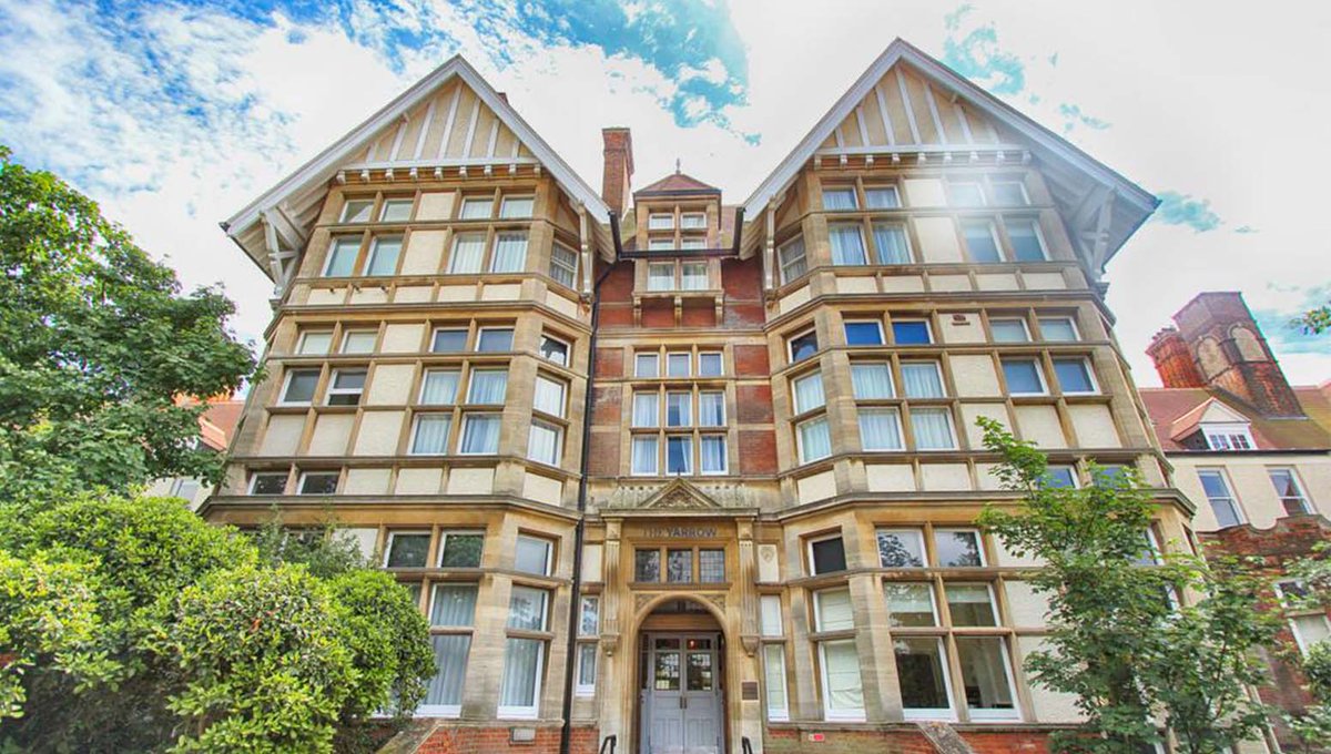 EKC__Group's tweet photo. Staff at @yarrow_hotel have produced and donated hundreds of meals to @Changingmindsk1 and @salvationarmyuk to help those in need in the #Thanet area during this difficult time. 

Read more: https://t.co/ldUmMejEY5

#Kent #Coronavirus #communityspirit https://t.co/aE5p4Cut4u