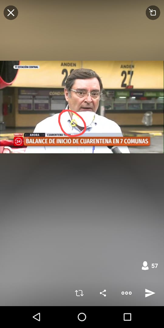 tephi's tweet photo. Con este weón a cargo de la RM estamos cagados... ni la mascarilla usa bien (sin mencionar tocarse la cara o toser en la mano) #renunciaguevara #piteatelocoronavirus #wearedoomed https://t.co/CCwEmtemxr