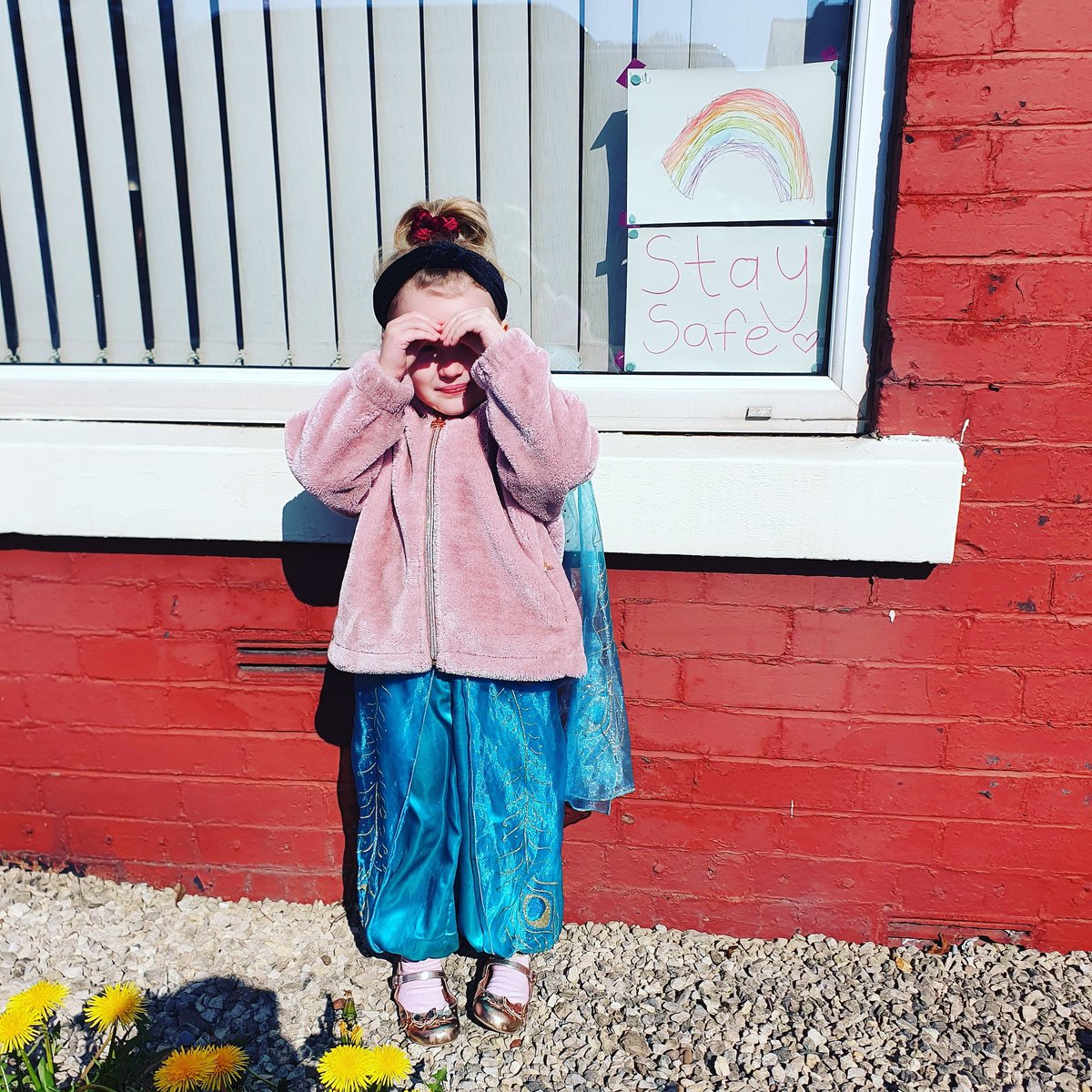 MaladyVicky's tweet photo. Mia drew her rainbow today 🌈🥰 and we also hunted for the numbers 1-20 in the garden which she loved 😊 #aimhigh #staysafe @prestolee_1911 https://t.co/qOgfxdjhn7