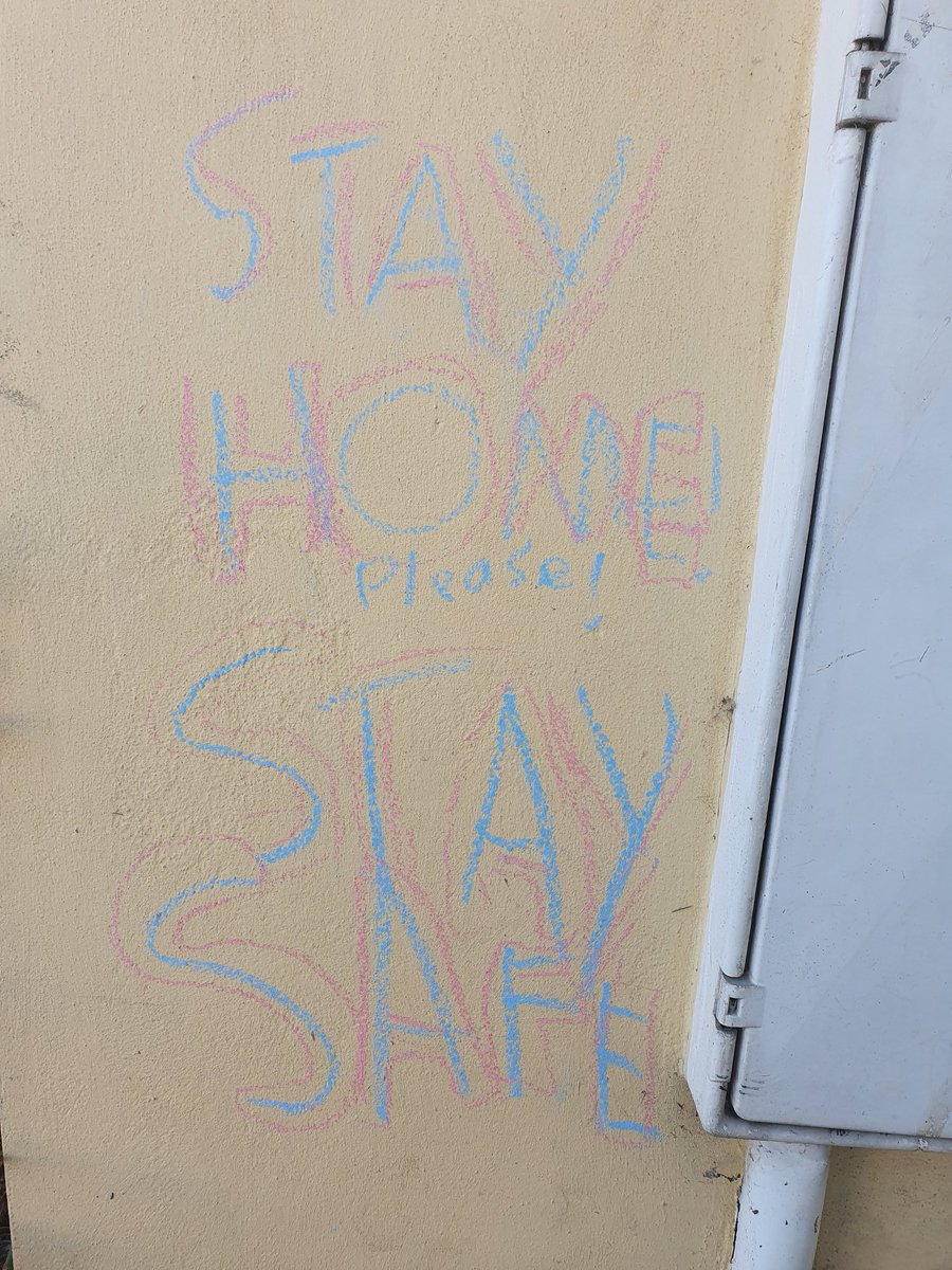 coreenk18's tweet photo. Art work with chalk. Lia enjoyed this. along with a note to people 🙂 @Stukeley2015 @RemoteStukeley https://t.co/CW0NyJ9Zuo