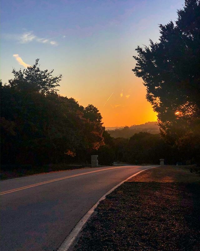 Morganprinty's tweet photo. Sunrise from before. https://t.co/0U80EBf5S9 https://t.co/VfhWEZX37M