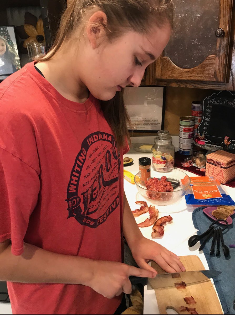 MsSterba's tweet photo. It is the COOLEST thing to see students WANTING to cook at home and take what we are learning and apply it in their every day life. #advancedculinary @glencrestms @ccsd89 https://t.co/wTzDqcHISi